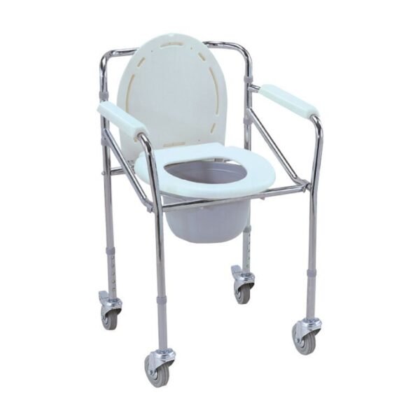 Chaise garde-robe chromée montée sur roulettes